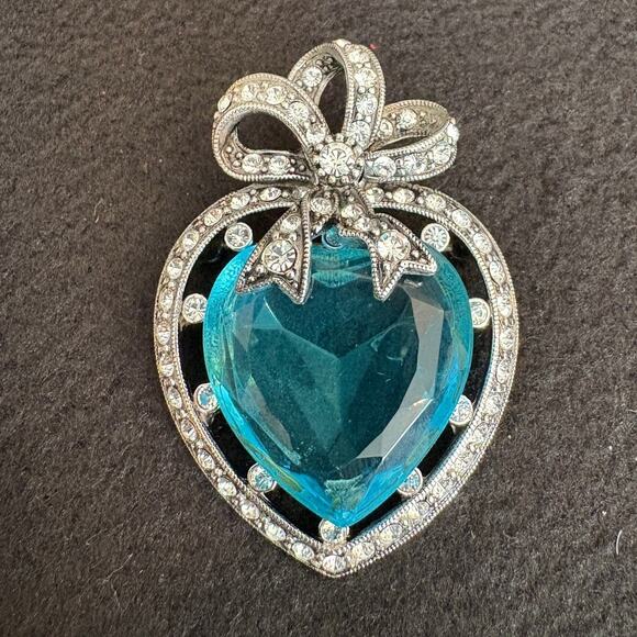 Vintage Joan Rivers Heart-Shaped Silver-Tone Blue Crystal Bow Brooch - Picture 1 of 3